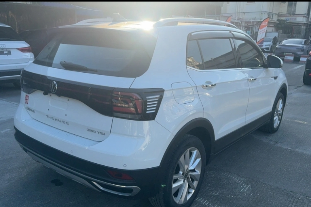 Volkswagen T-Cross 2023 car image #2