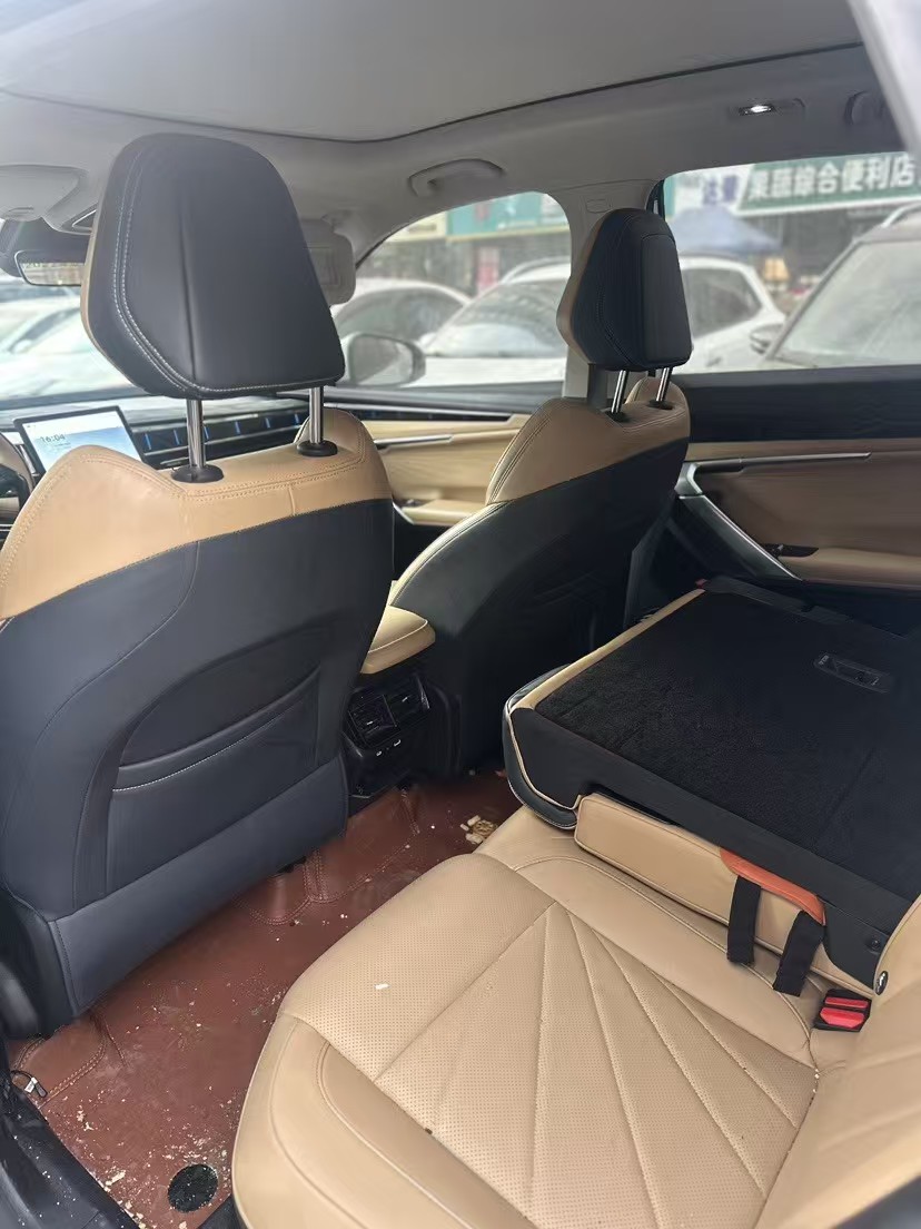 GEELY Boyue L 2024 car image #3