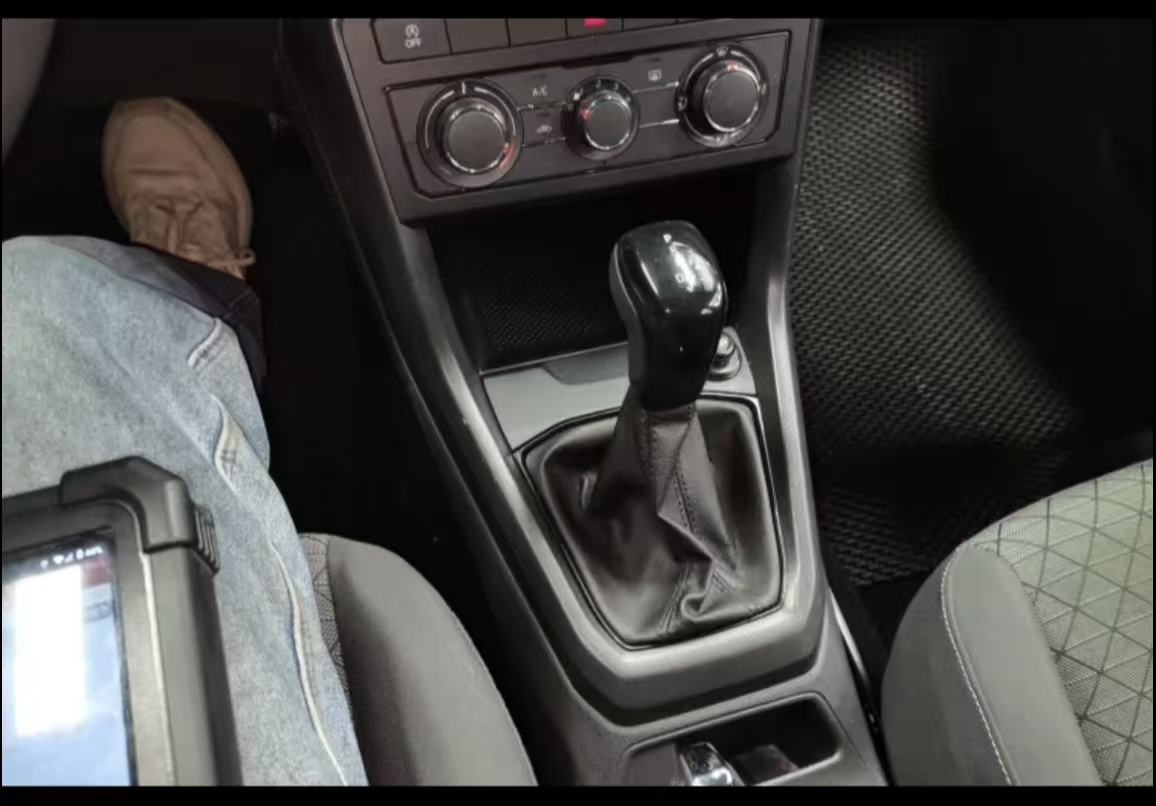 Volkswagen T-Cross 2023 #6 Volkswagen T-Cross 2023 car image #6