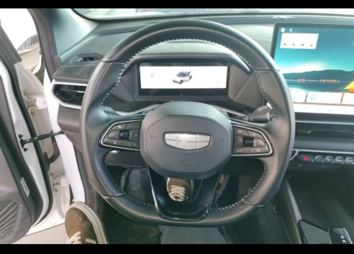 GEELY Coolray 2024 car image #12