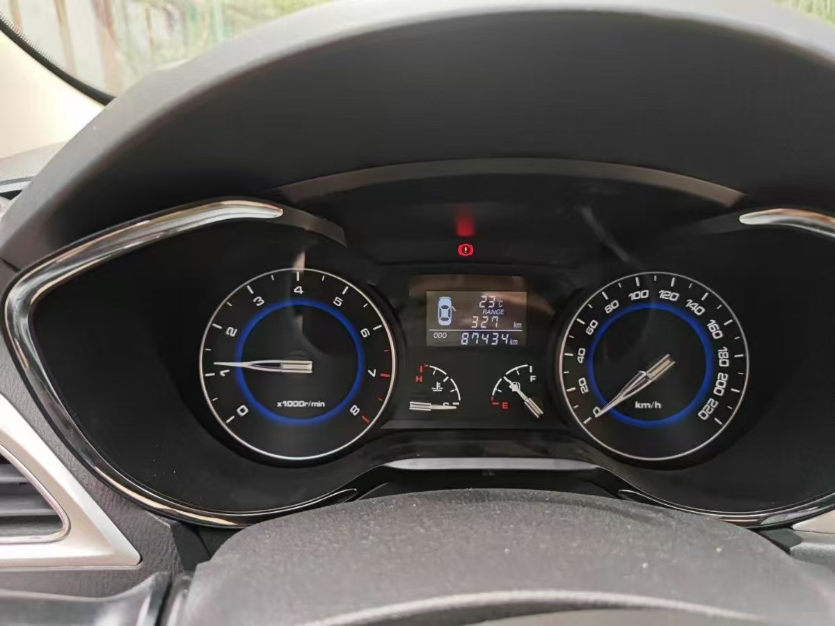 Changan Alsvin V7 2015 #2 Changan Alsvin V7 2015 car image #2