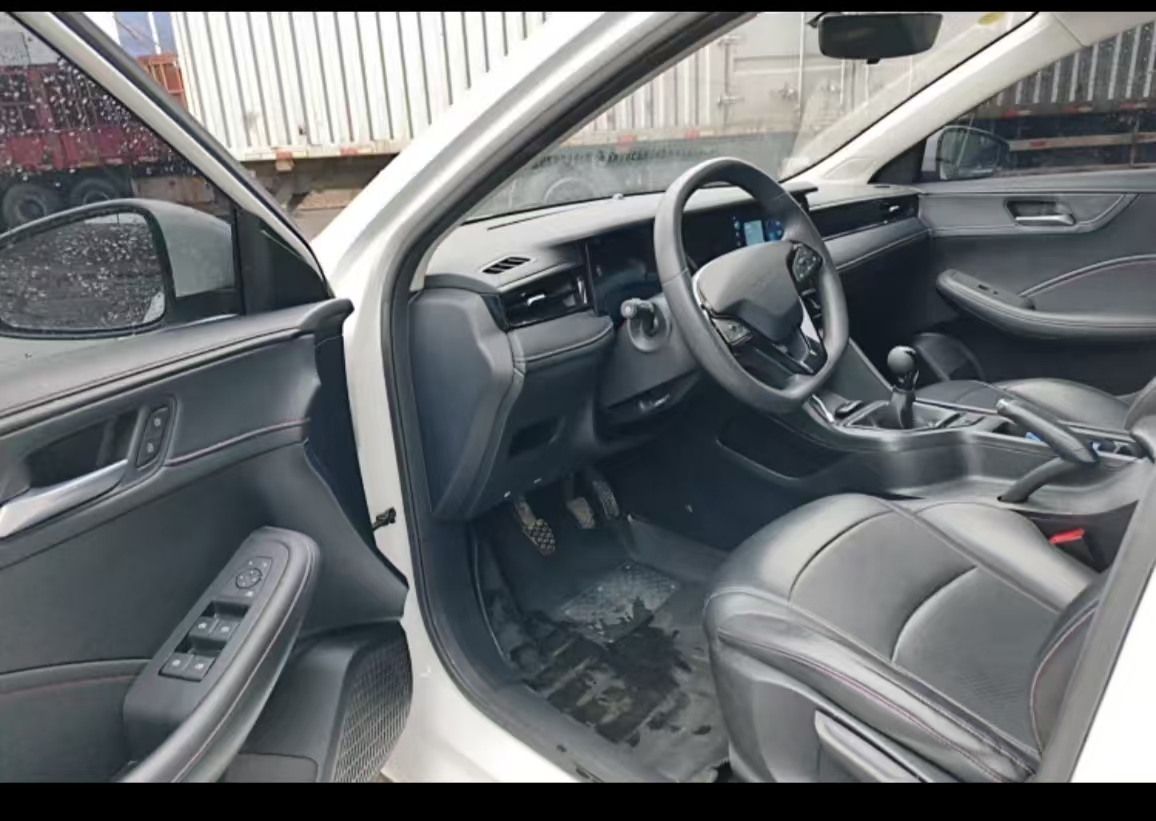 Roewe i5 2024 car image #12