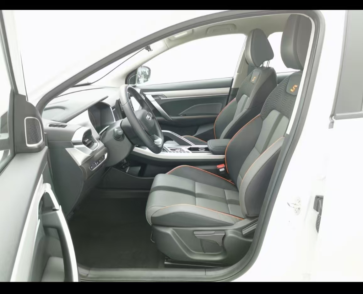 GEELY Coolray 2025 car image #11