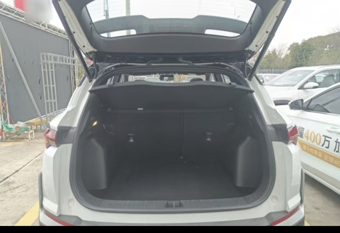 GEELY Coolray 2024 car image #12