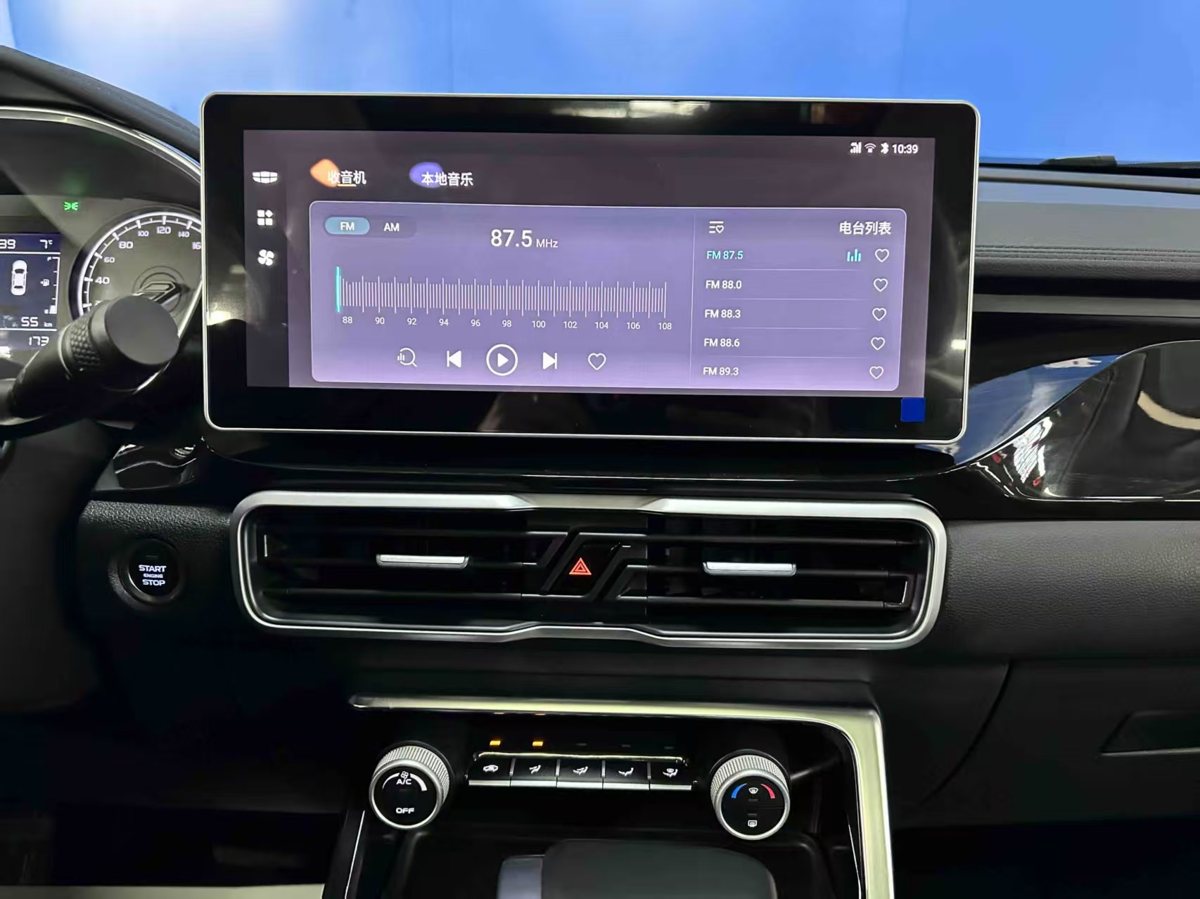 GEELY Coolray 2025 car image #7