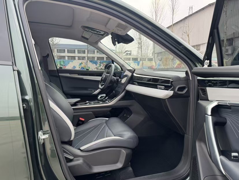 GEELY Boyue L 2023 car image #15