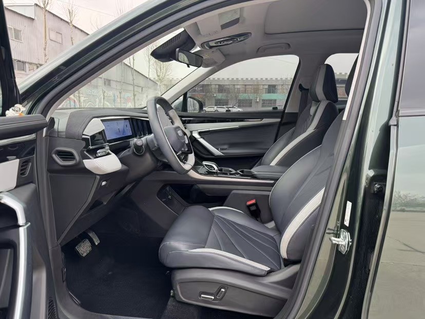 GEELY Boyue L 2023 car image #17