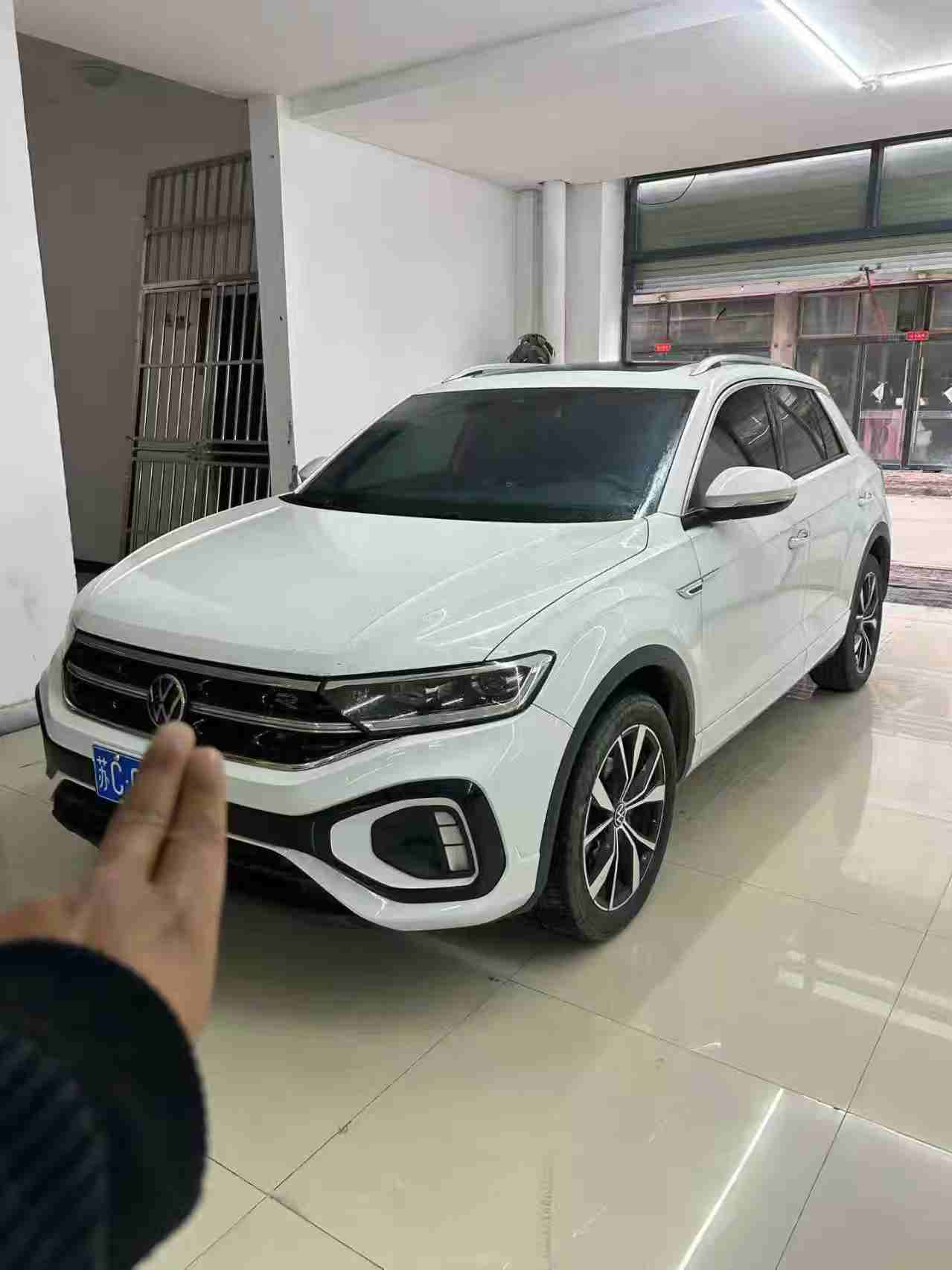 Volkswagen T-Roc 2024 Volkswagen T-Roc 2024 car image