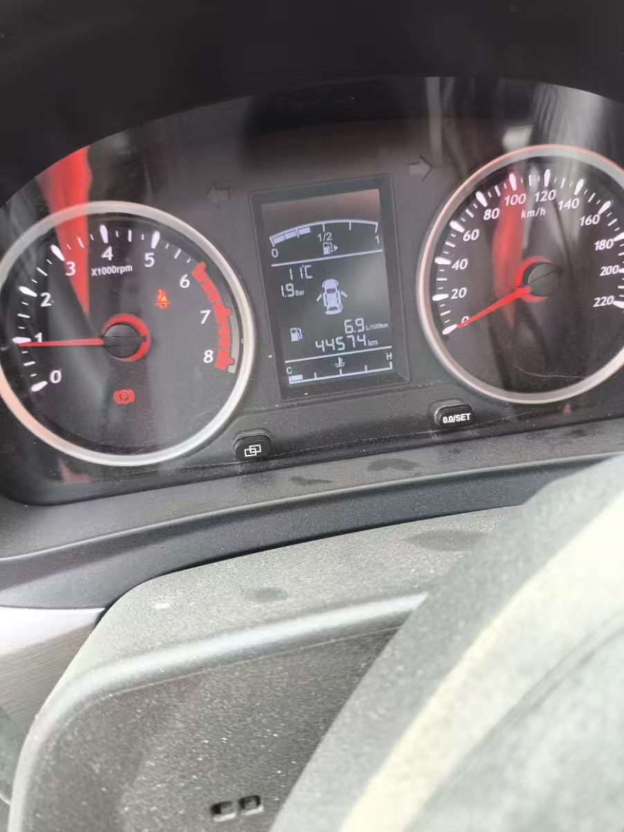 Forthing SX6 2023 car image #6