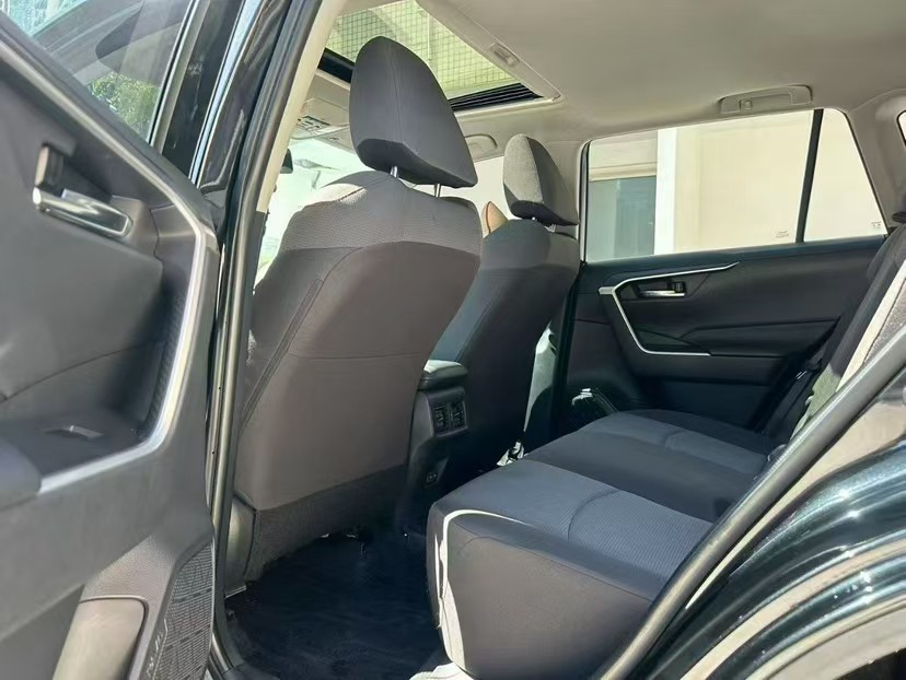 Toyota RAV4 2021 car image #2
