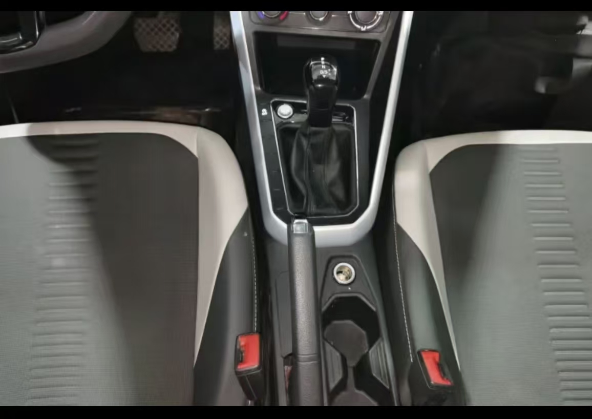 Volkswagen Polo 2023 car image #3