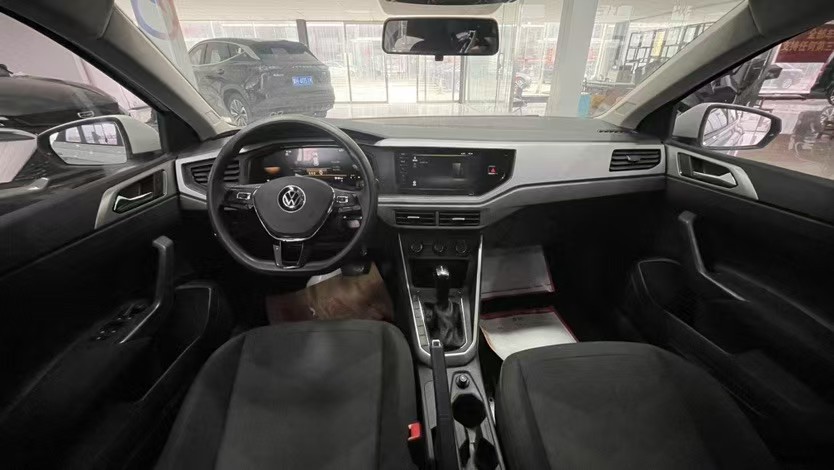 Volkswagen Polo 2023 car image #3