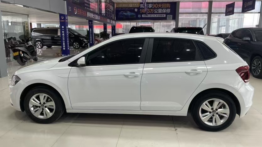 Volkswagen Polo 2023 car image #2