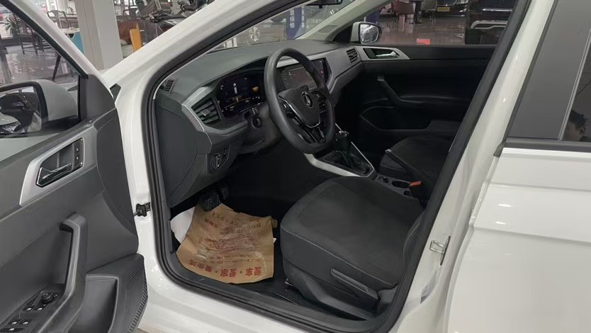 Volkswagen Polo 2023 car image #8