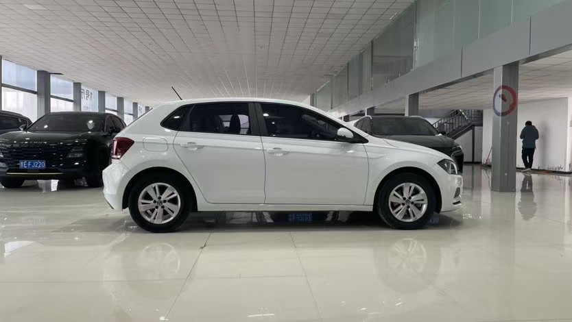 Volkswagen Polo 2023 car image #9