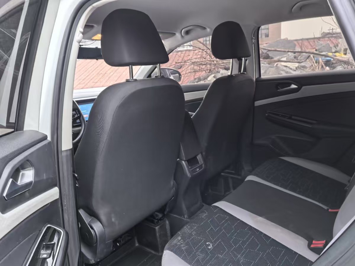 Volkswagen Jetta 2024 car image #3