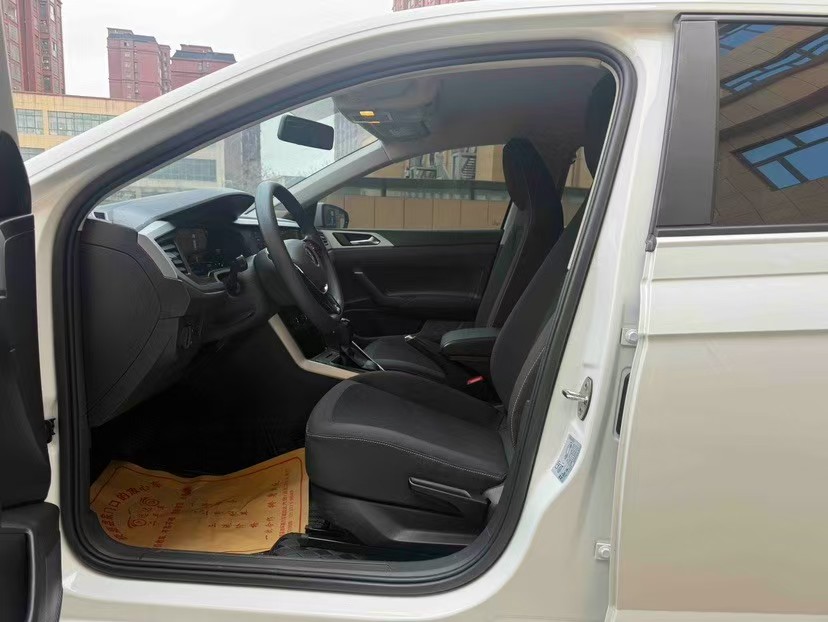 Volkswagen Polo 2023 car image #2
