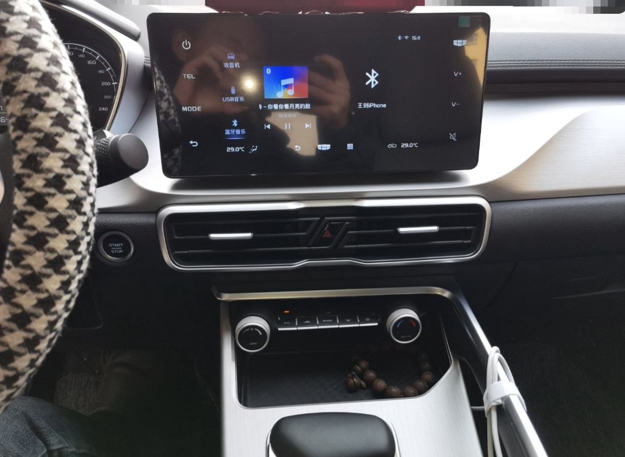 GEELY Coolray 2024 car image #12