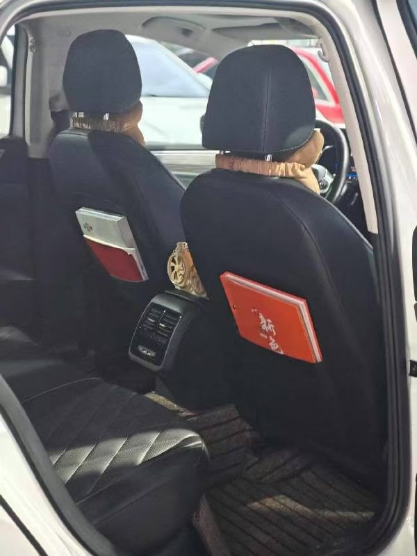 Volkswagen Sagitar 2023 immagine di auto #2