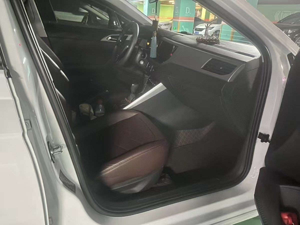 Volkswagen Polo 2023 car image #4