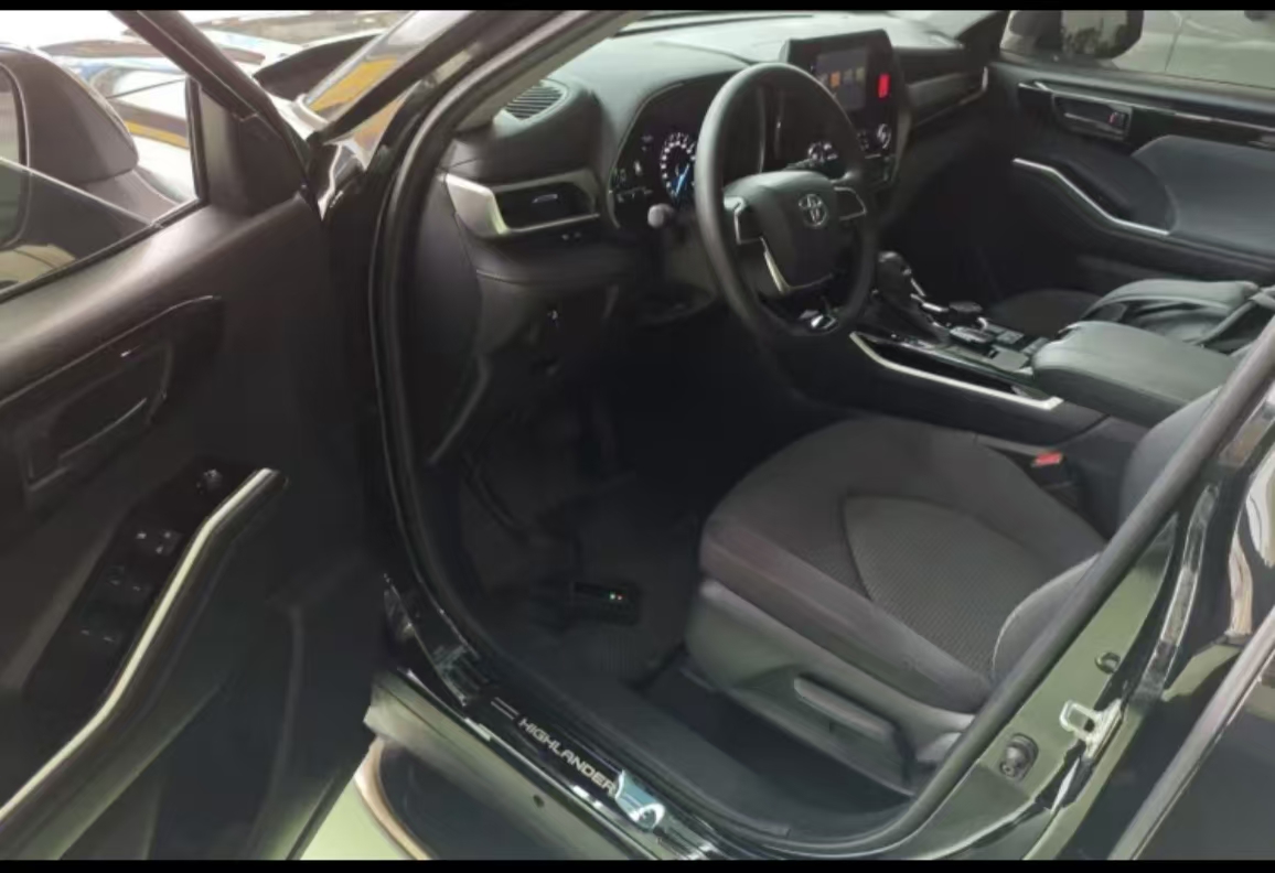 Toyota Highlander 2021 car image #17