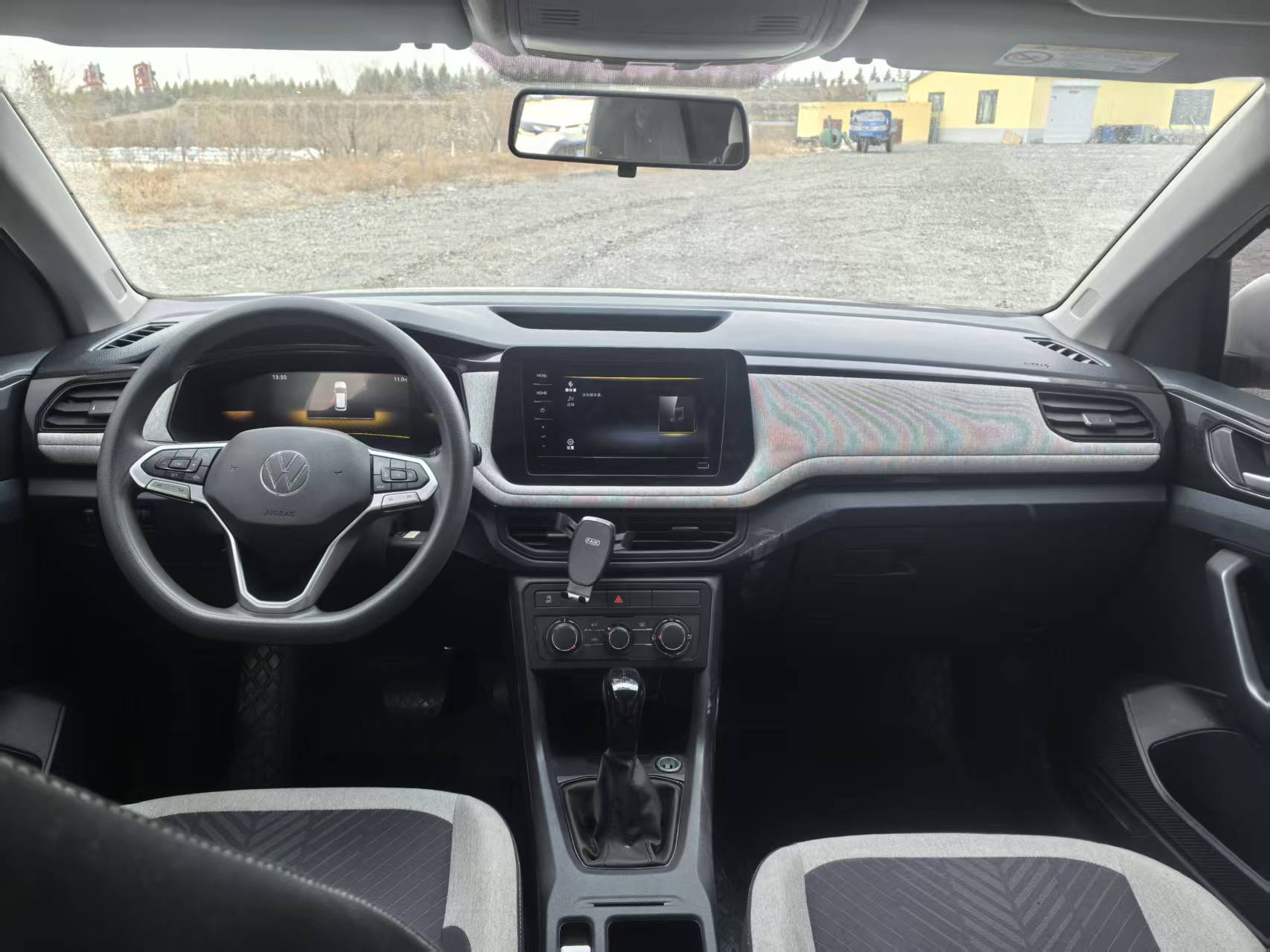 Volkswagen Tharu 2024 car image #2