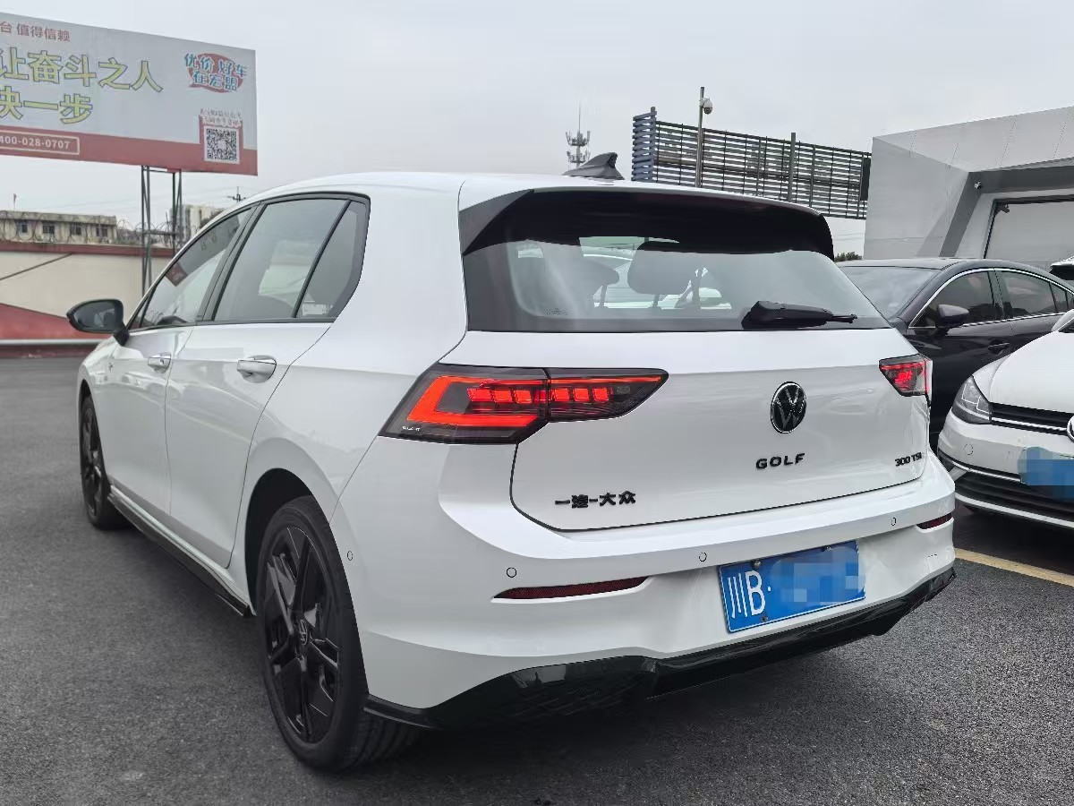 Volkswagen Golf 2024 car image #5