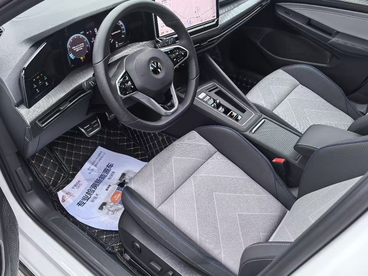 Volkswagen Golf 2024 car image #4