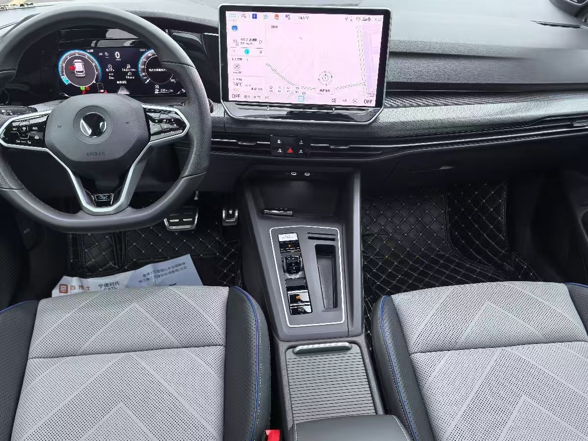 Volkswagen Golf 2024 car image #7