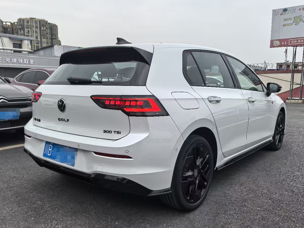 Volkswagen Golf 2024 car image #3