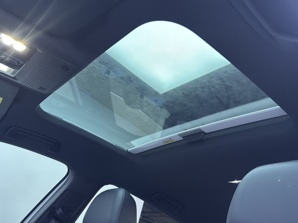 Volkswagen Golf 2024 car image #4