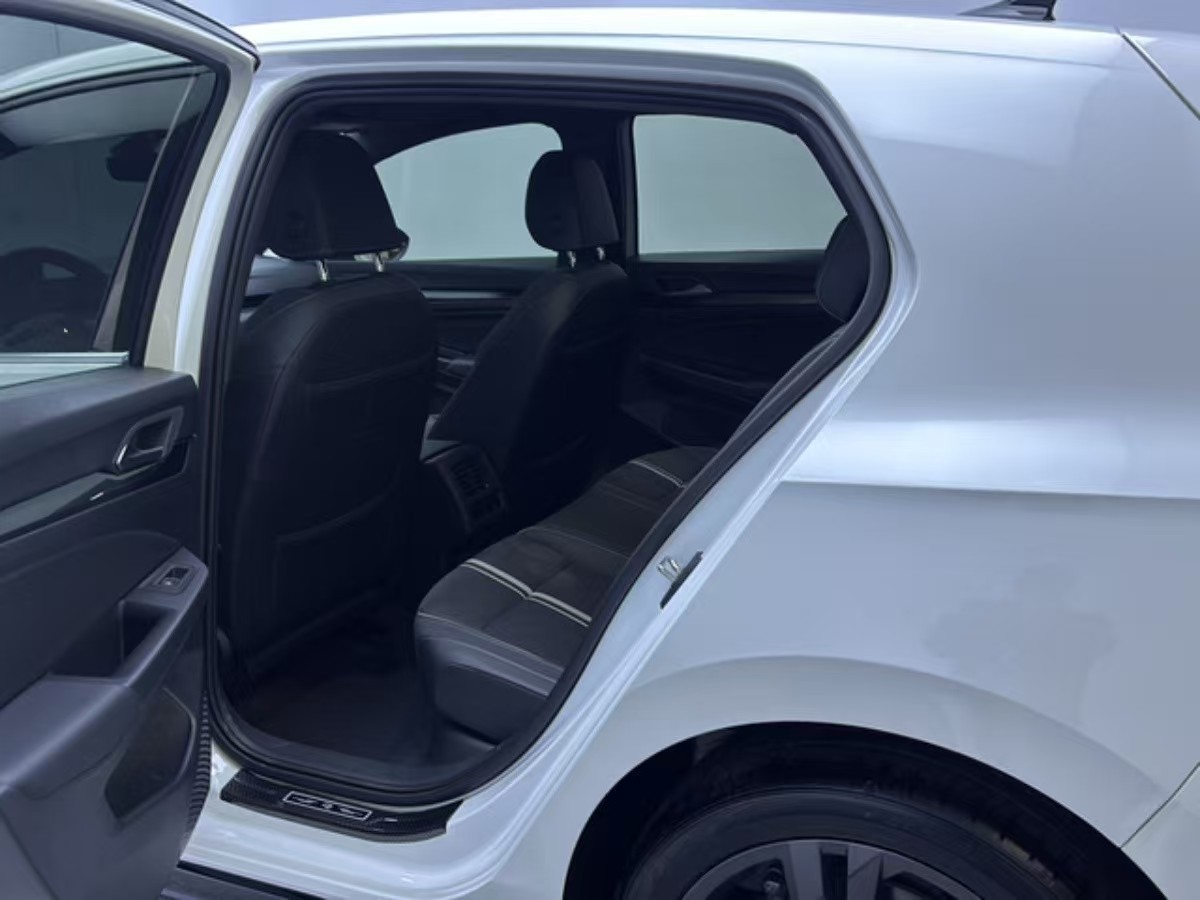 Volkswagen Golf 2024 car image #6