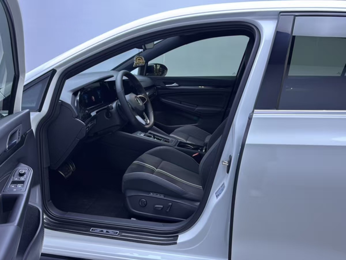 Volkswagen Golf 2024 car image #3