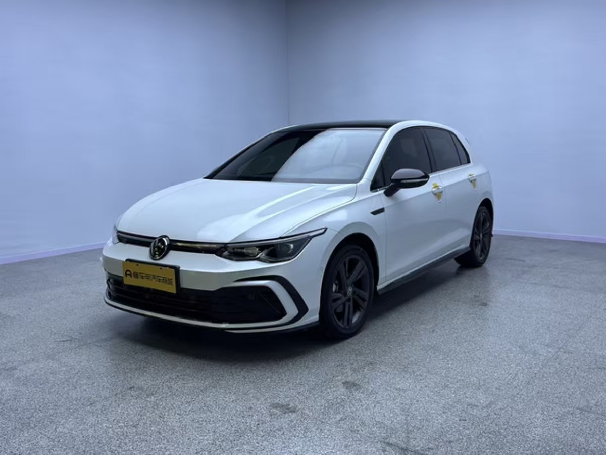 Volkswagen Golf 2024 car image 