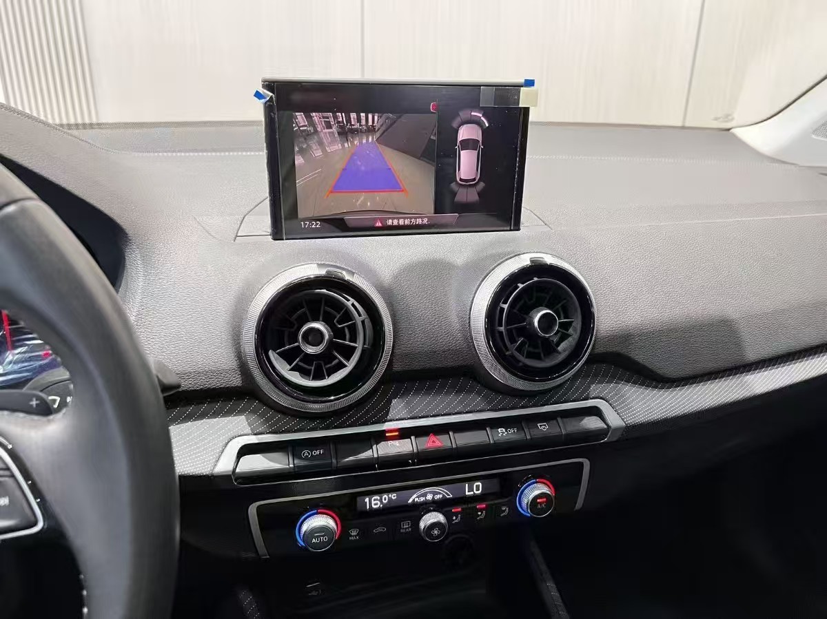 Audi Q2L 2023 صورة سيارة #5