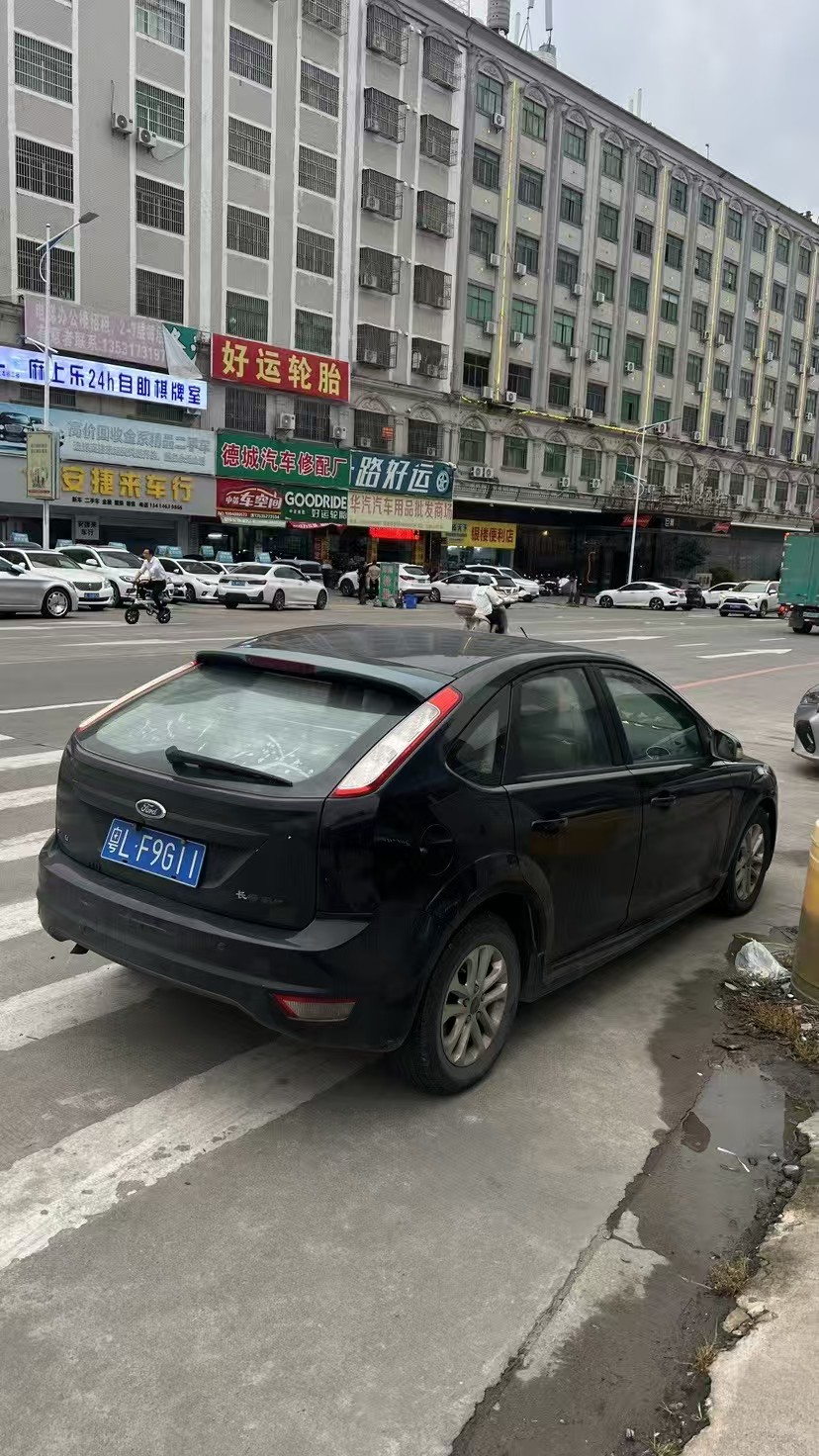 Ford Focus 2011 صورة سيارة #4