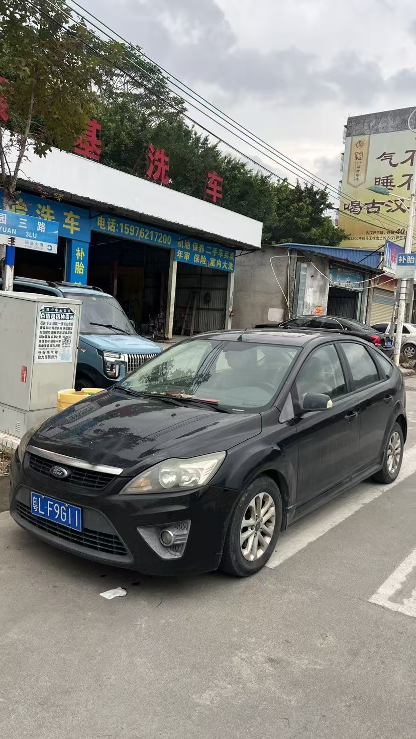 Ford Focus 2011 صورة سيارة 