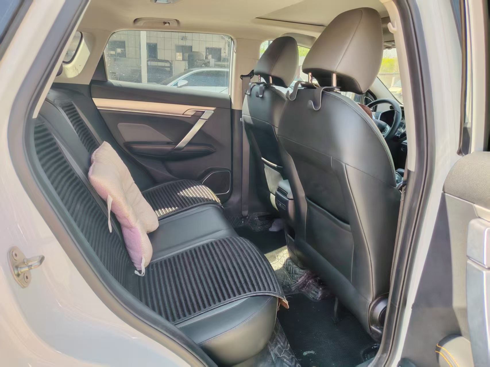 GEELY Coolray 2023 car image #8