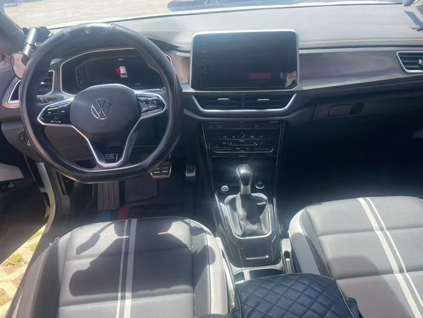 Volkswagen T-Roc 2024 car image #5