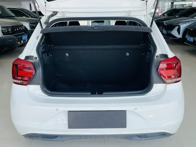 Volkswagen Polo 2024 car image #2