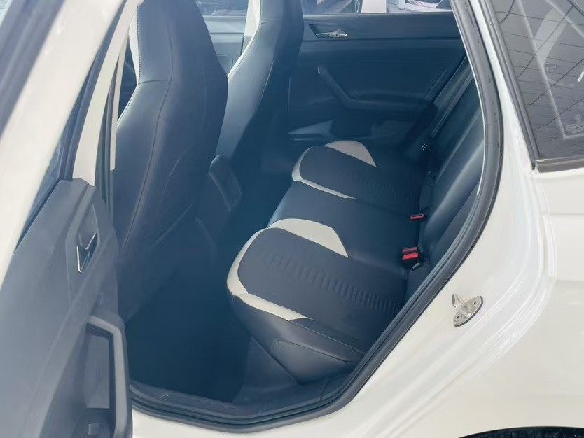 Volkswagen Polo 2024 car image #3