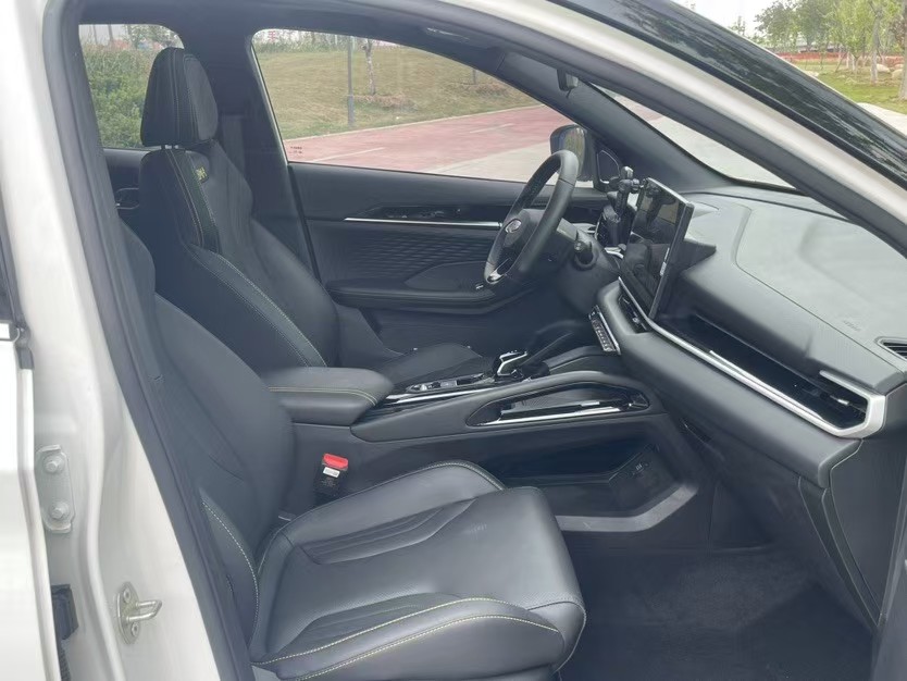 GEELY Coolray 2025 immagine di auto #2