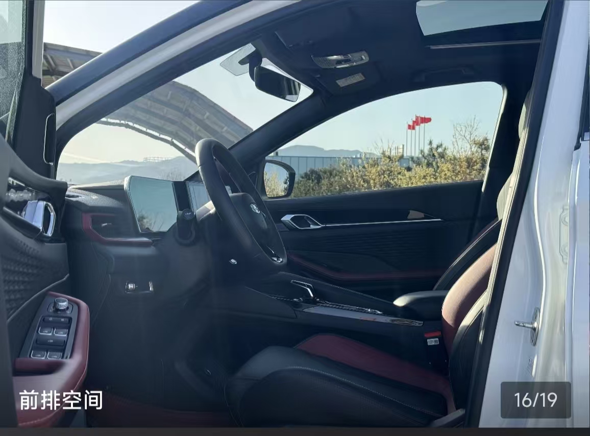 GEELY Coolray 2022 #2 GEELY Coolray 2022 car image #2