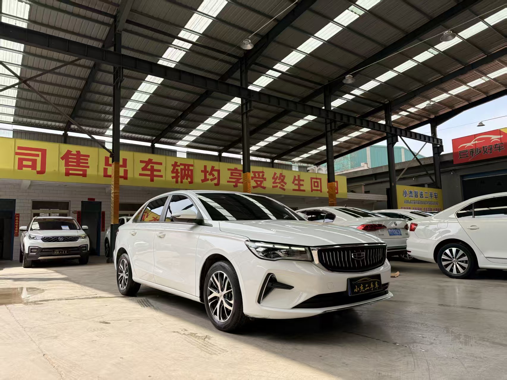 GEELY Emgrand 2024 imagen de coche #2