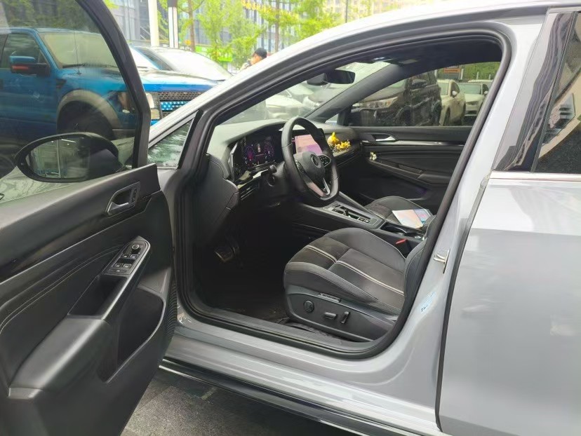 Volkswagen Golf 2024 immagine di auto #7