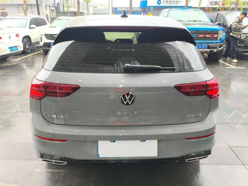 Volkswagen Golf 2024 immagine di auto #6