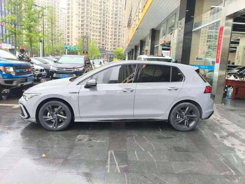 Volkswagen Golf 2024 immagine di auto #4