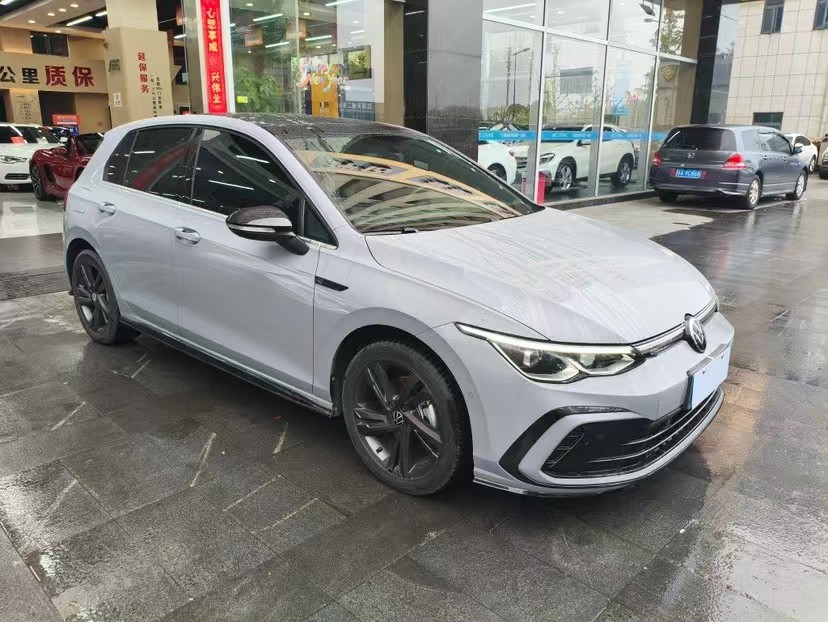 Volkswagen Golf 2024 immagine di auto #2