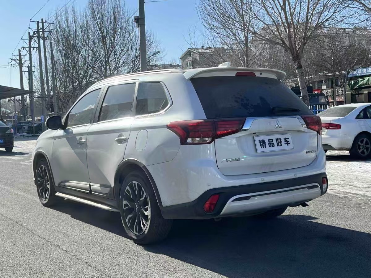 2019 car image #3
