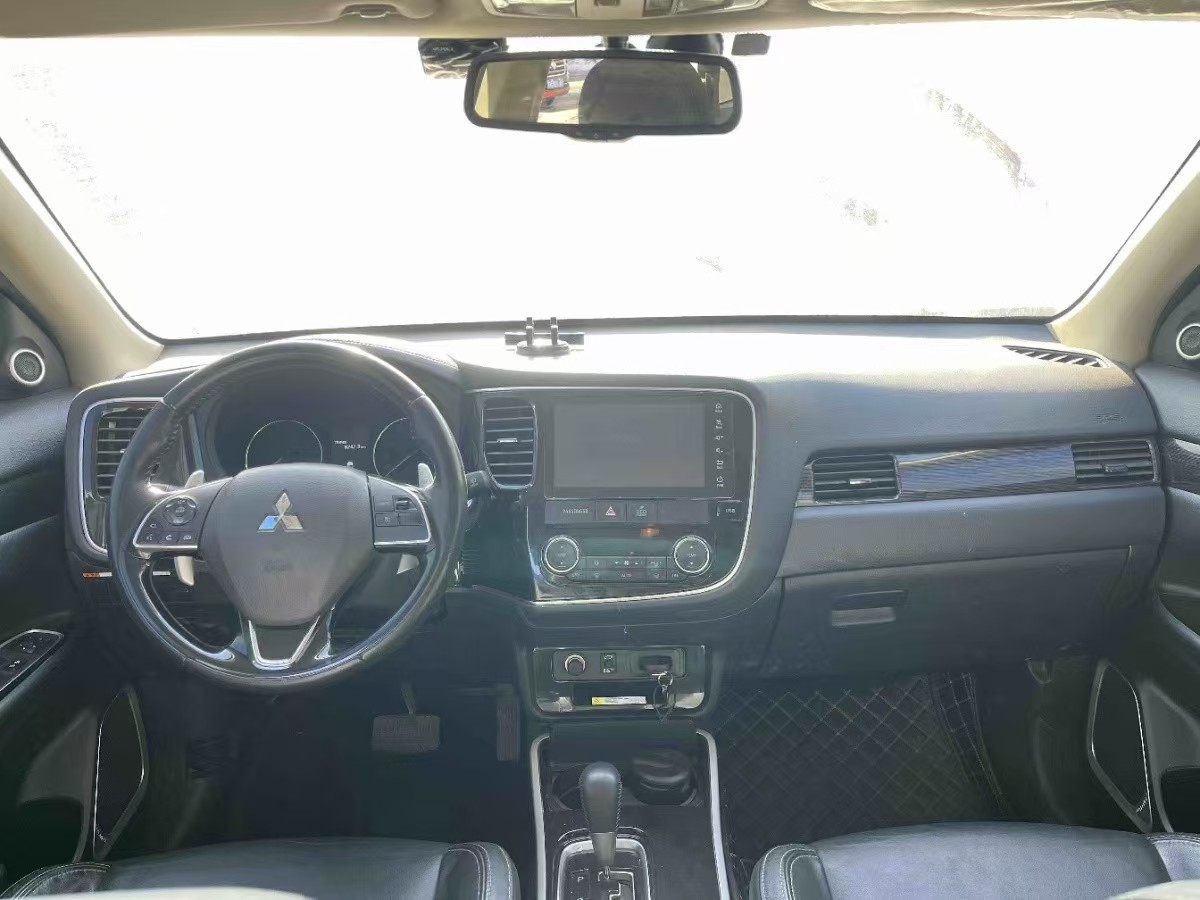 2019 car image #4